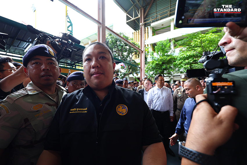 นายกรัฐมนตรี (อนุทิน ชาญวีรกูล) ให้สัมภาษณ์สื่อมวลชนหลังลงพื้นที่ 7