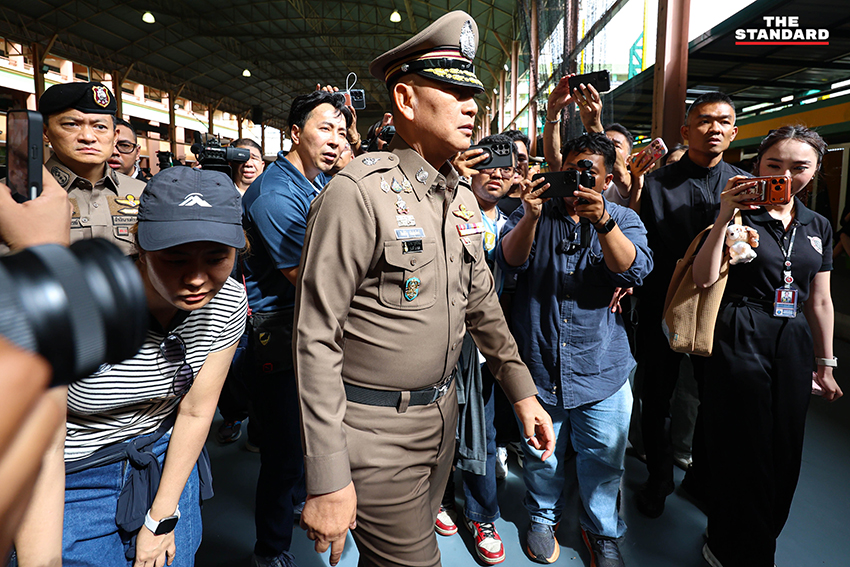 นายกรัฐมนตรี (อนุทิน ชาญวีรกูล) ให้สัมภาษณ์สื่อมวลชนหลังลงพื้นที่ 8