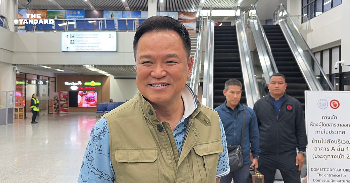 นายกรัฐมนตรีกำลังให้สัมภาษณ์ พร้อมข้อความเตือน ปชน.และไอลอว์ เรื่องฮั้ว สว. และความพร้อมของ ครม.ในการตอบกระทู้