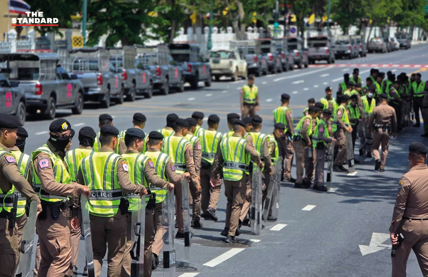 ภาพกลุ่มพีมูฟชุมนุมประท้วงบริเวณทำเนียบรัฐบาล คัดค้านการยุบธนาคารที่ดิน 6
