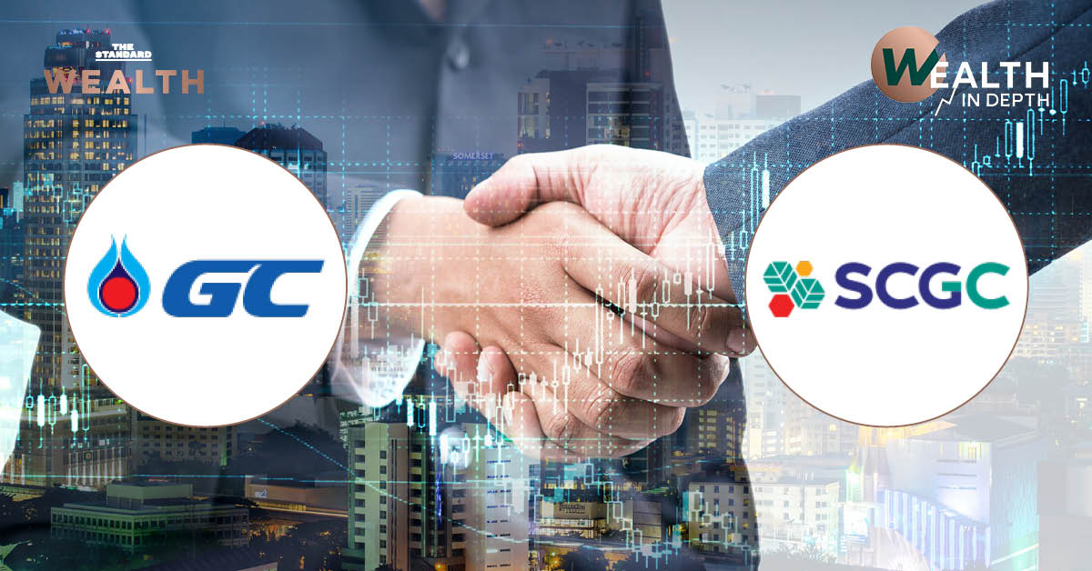 โลโก้ PTTGC และ SCGC บนภาพพื้นหลังการจับมือและกราฟหุ้น