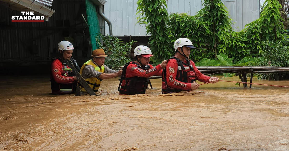 ภาพสถานการณ์น้ำท่วมในจังหวัดน่านและเจ้าหน้าที่ ปภ.