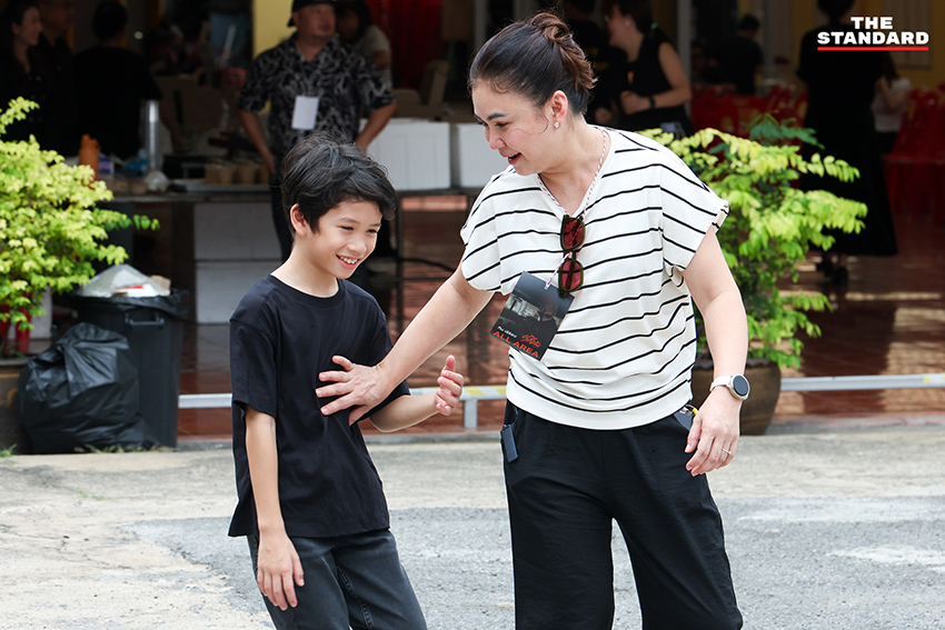 ภาพพิธีเคลื่อนโลงศพ เร แม๊คโดแนลด์ ขึ้นสู่เมรุ ท่ามกลางความอาลัย 8
