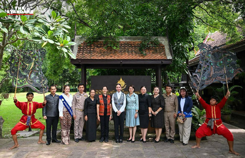 ภาพหนังใหญ่ พร้อมภาพซาบีดา ไทยเศรษฐ์ รัฐมนตรีว่าการกระทรวงวัฒนธรรม 1