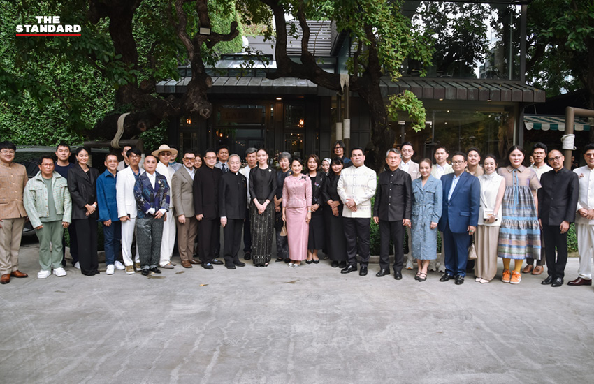 ซาบีดา ไทยเศรษฐ์ รัฐมนตรีว่าการกระทรวงวัฒนธรรม ร่วมหารือกับดีไซเนอร์และผู้ประกอบการผ้าไทย เพื่อผลักดันชุดไทยพระราชนิยม 1