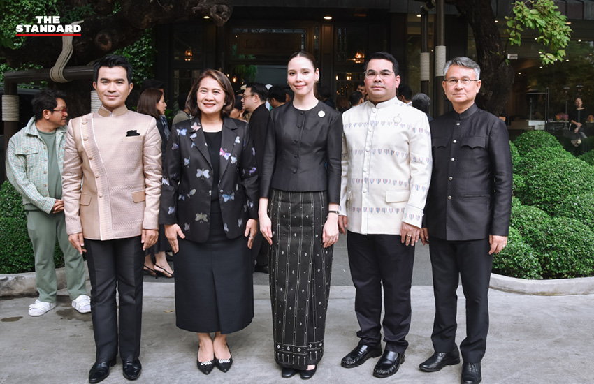 ซาบีดา ไทยเศรษฐ์ รัฐมนตรีว่าการกระทรวงวัฒนธรรม ร่วมหารือกับดีไซเนอร์และผู้ประกอบการผ้าไทย เพื่อผลักดันชุดไทยพระราชนิยม 2