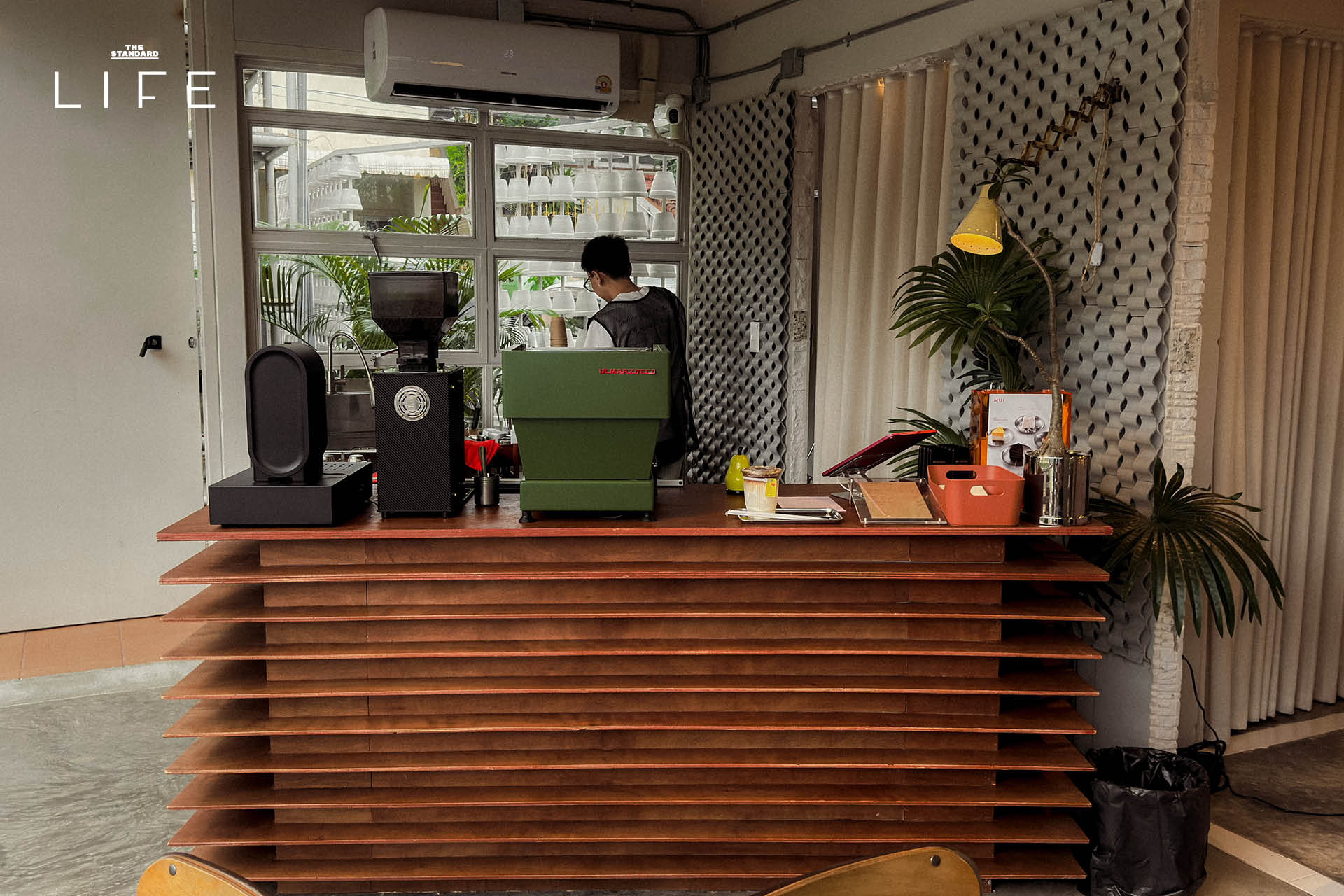 ภาพ SALAA Craftsman Yard เวิ้งใหม่ในซอยปรีดีพนมยงค์ 15 ที่รวมร้านกาแฟ บาร์มัทฉะ ร้านซาวโดวจ์ และสตูดิโอออกแบบ 14