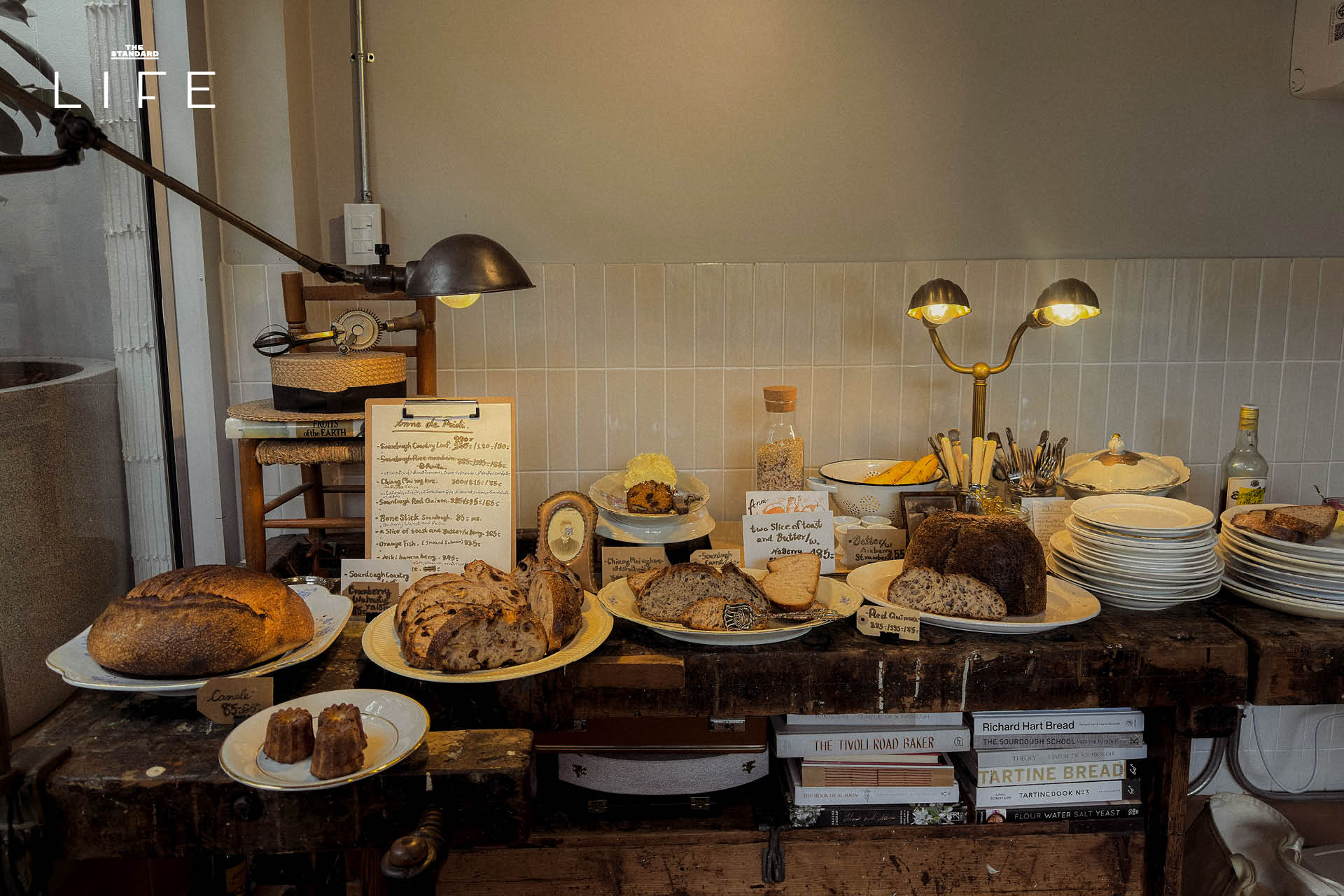ภาพ SALAA Craftsman Yard เวิ้งใหม่ในซอยปรีดีพนมยงค์ 15 ที่รวมร้านกาแฟ บาร์มัทฉะ ร้านซาวโดวจ์ และสตูดิโอออกแบบ 6