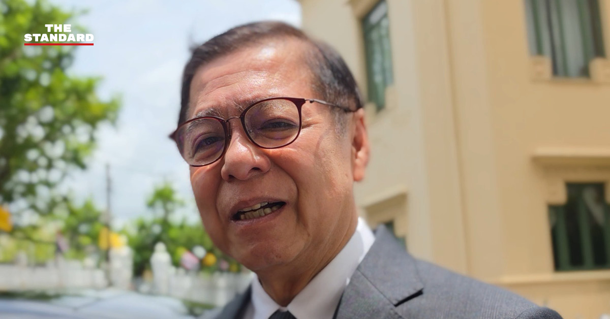 สีหศักดิ์ พวงเกตุแก้ว รองนายกรัฐมนตรีและรัฐมนตรีว่าการกระทรวงการต่างประเทศ ให้สัมภาษณ์สื่อมวลชน