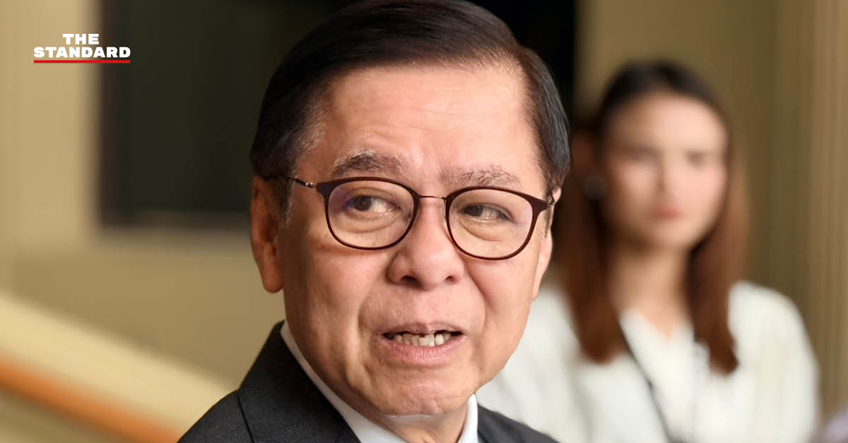สีหศักดิ์ พวงเกตุแก้ว รองนายกรัฐมนตรีและรัฐมนตรีว่าการกระทรวงการต่างประเทศ กำลังแถลงข่าว