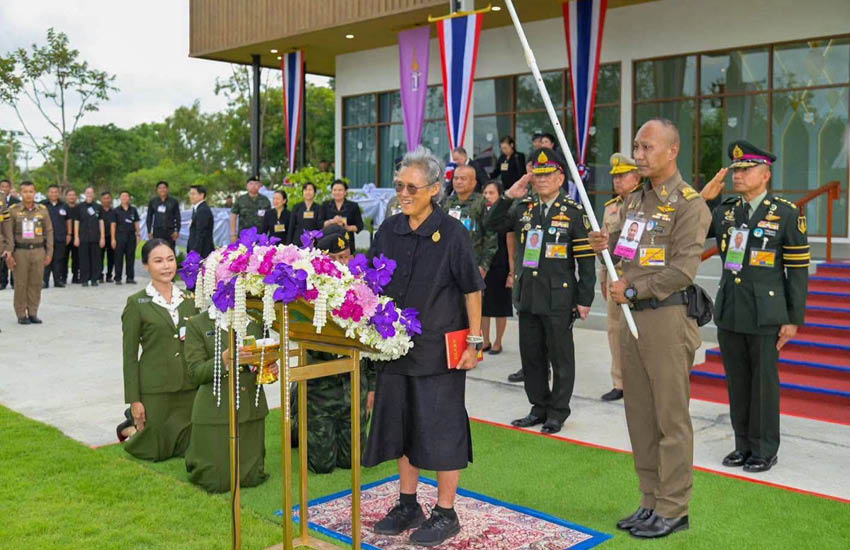 สมเด็จพระกนิษฐาธิราชเจ้า กรมสมเด็จพระเทพรัตนราชสุดาฯ สยามบรมราชกุมารี ทรงเยี่ยมกองกำลังสุรนารี 2