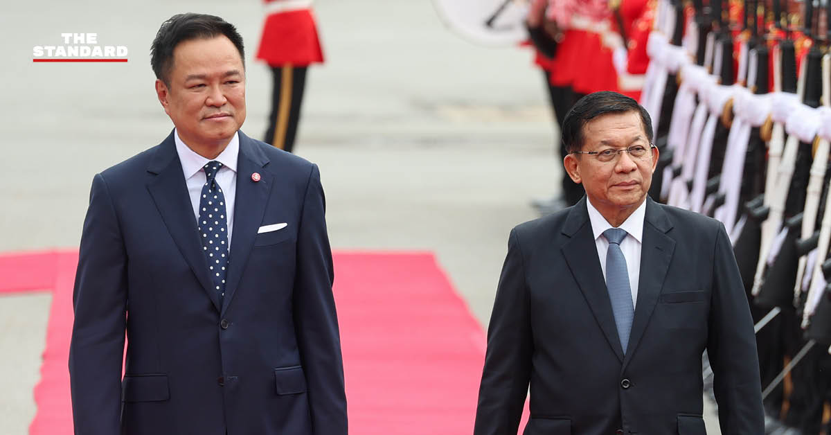 ภาพกลุ่มนิสิตนักศึกษาออกแถลงการณ์คัดค้านการต้อนรับมิน อ่อง หล่าย