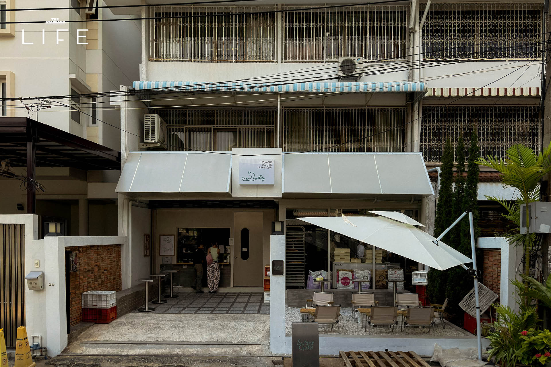 หน้าร้าน Sunny Chan ร้านขนมอบมินิมอลในซอยสวนพลู 1