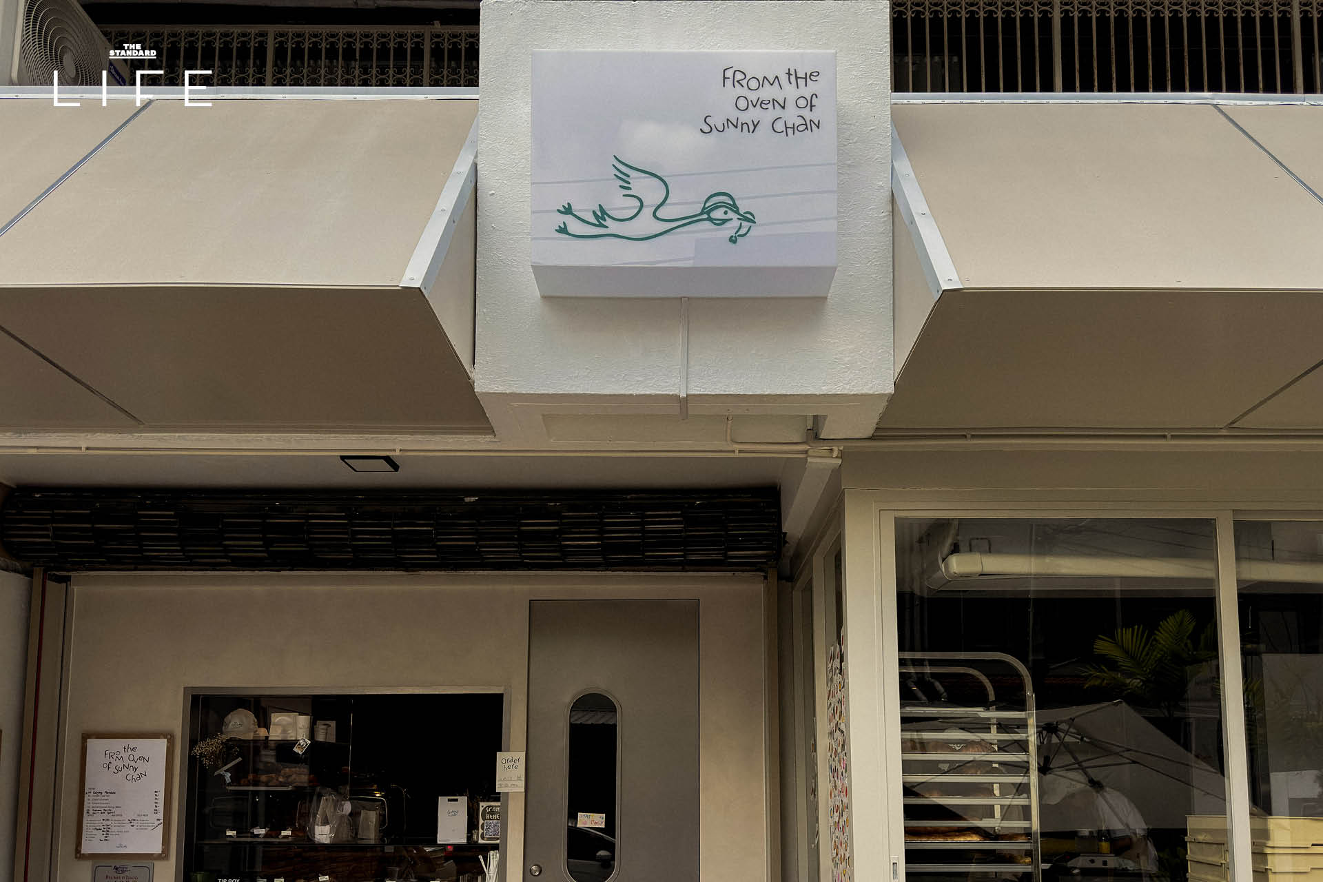 หน้าร้าน Sunny Chan ร้านขนมอบมินิมอลในซอยสวนพลู 5