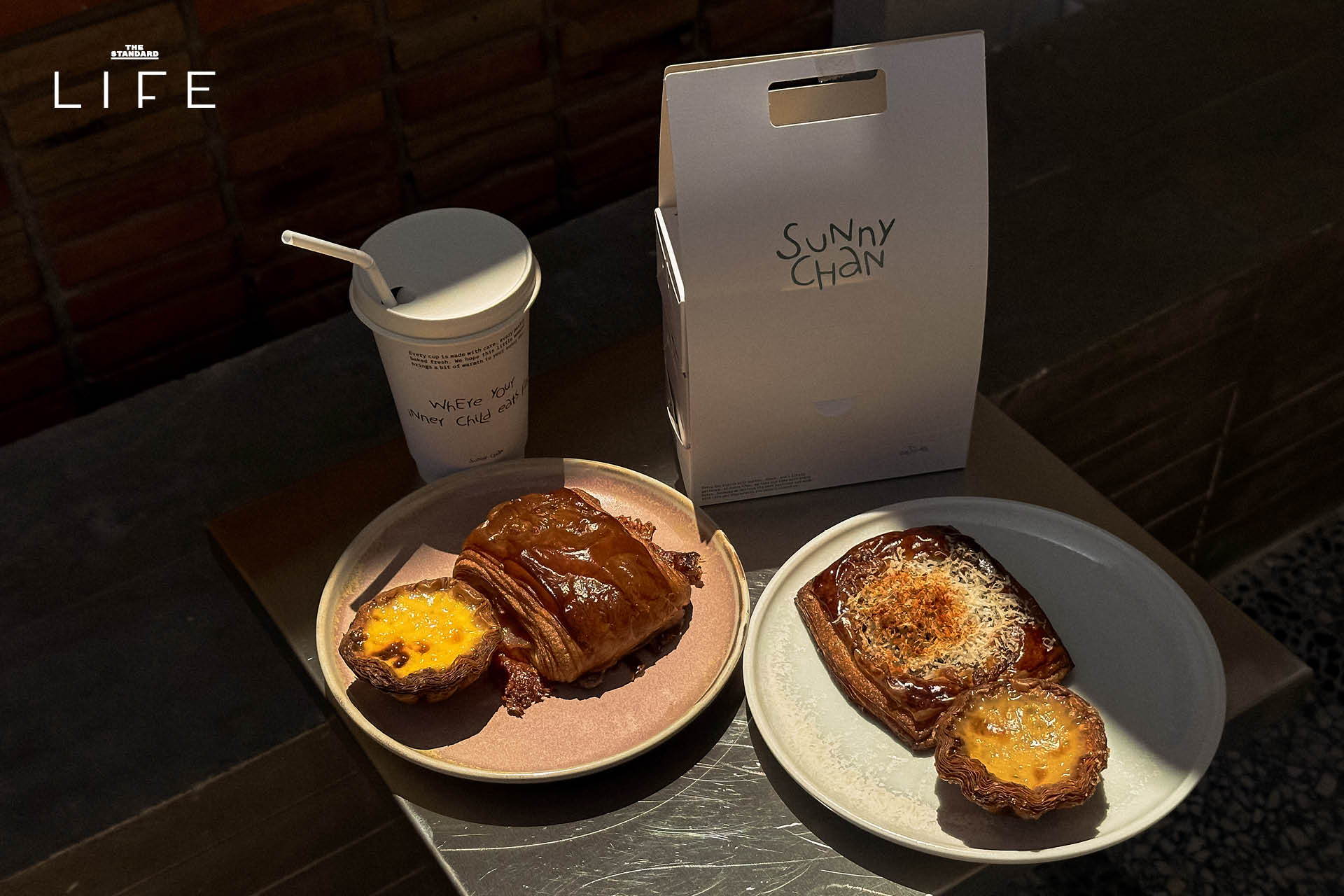 หน้าร้าน Sunny Chan ร้านขนมอบมินิมอลในซอยสวนพลู 7
