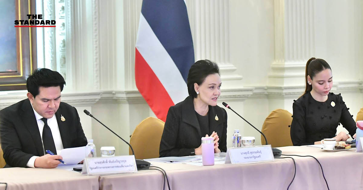 ศุภจี สุธรรมพันธุ์ รองนายกรัฐมนตรีและรัฐมนตรีว่าการกระทรวงพาณิชย์ แถลงข่าว