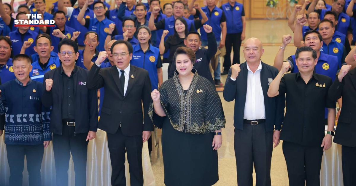 ศุภมาส อิศรภักดี รัฐมนตรีประจำสำนักนายกรัฐมนตรี กำลังกล่าวบนเวทีในกิจกรรมเสริมสร้างความเข้มแข็งเครือข่ายหอกระจายข่าว