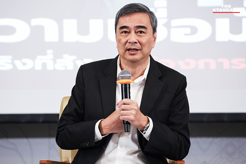 สส.พรรคประชาชนกำลังแถลงข่าวเปิดหลักฐาน ‘ดีลลับแตงโม’ และไทม์ไลน์การฮั้วเลือก สว. ที่รัฐสภา 2