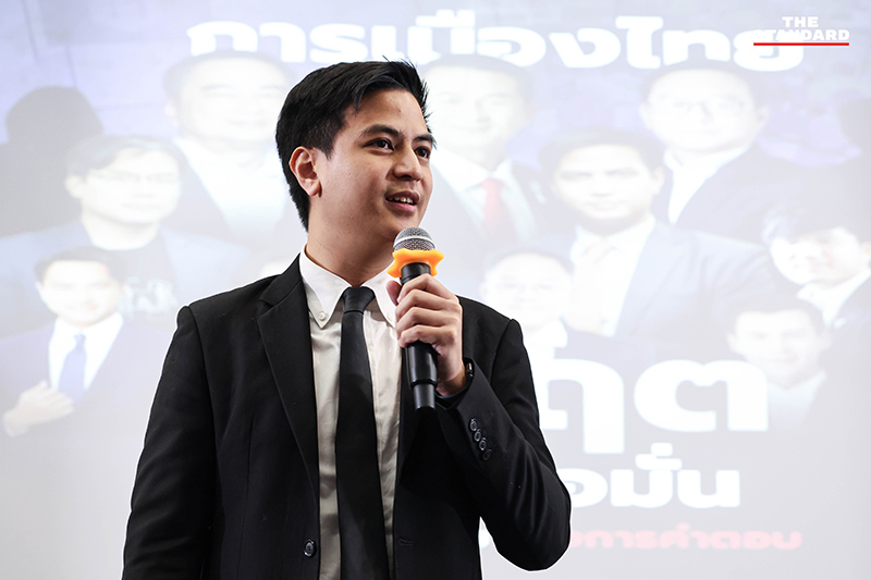 สส.พรรคประชาชนกำลังแถลงข่าวเปิดหลักฐาน ‘ดีลลับแตงโม’ และไทม์ไลน์การฮั้วเลือก สว. ที่รัฐสภา 6