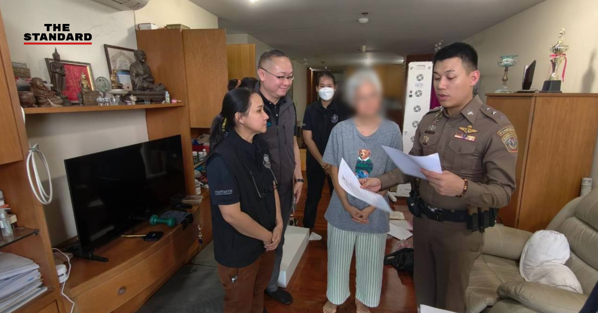 เจ้าหน้าที่ตำรวจและกรมสรรพากรแถลงข่าวการจับกุมเครือข่ายค้าบิลภาษีเถื่อนพร้อมของกลาง