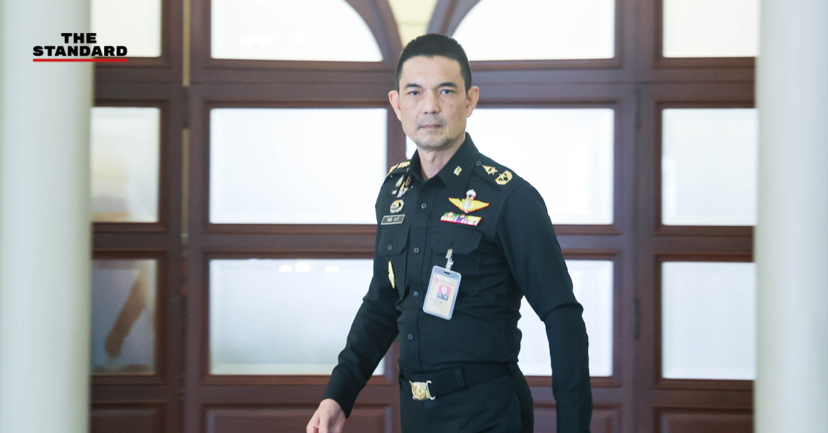พล.ต. วินธัย สุวารี โฆษกกองทัพบก แถลงข่าว