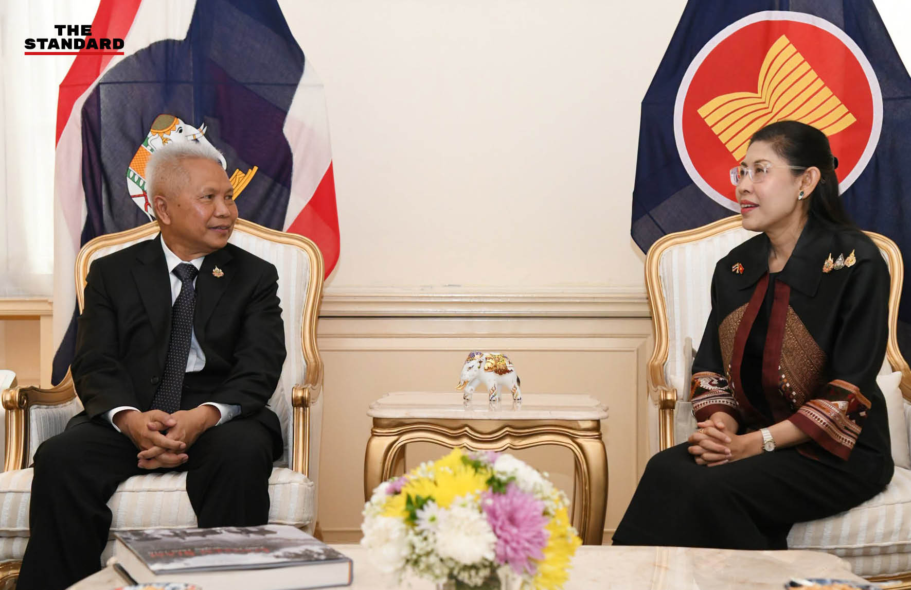 ประธานรัฐสภาไทย โสภณ ซารัมย์ เดินทางถึงเวียดนามและได้รับการต้อนรับอย่างเป็นทางการ 3