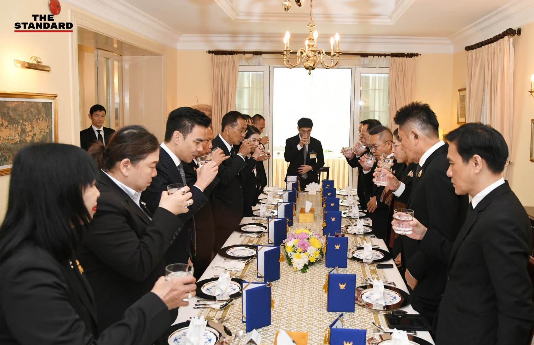 ประธานรัฐสภาไทย โสภณ ซารัมย์ เดินทางถึงเวียดนามและได้รับการต้อนรับอย่างเป็นทางการ 5