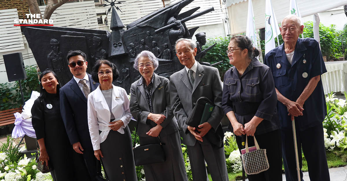 ภาพพิธีวางช่อดอกไม้รำลึกวีรชนเสรีไทย ณ มหาวิทยาลัยธรรมศาสตร์
