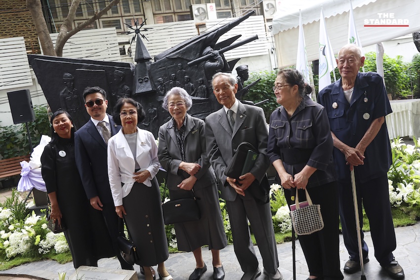 ภาพพิธีวางช่อดอกไม้รำลึกวีรชนเสรีไทย ณ มหาวิทยาลัยธรรมศาสตร์ 1