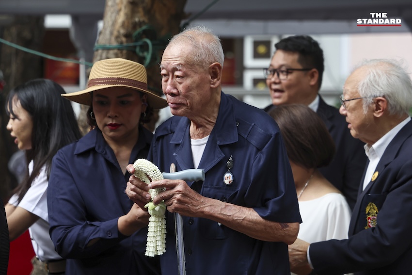 ภาพพิธีวางช่อดอกไม้รำลึกวีรชนเสรีไทย ณ มหาวิทยาลัยธรรมศาสตร์ 2