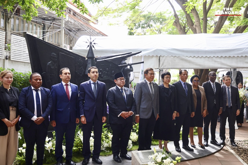 ภาพพิธีวางช่อดอกไม้รำลึกวีรชนเสรีไทย ณ มหาวิทยาลัยธรรมศาสตร์ 3