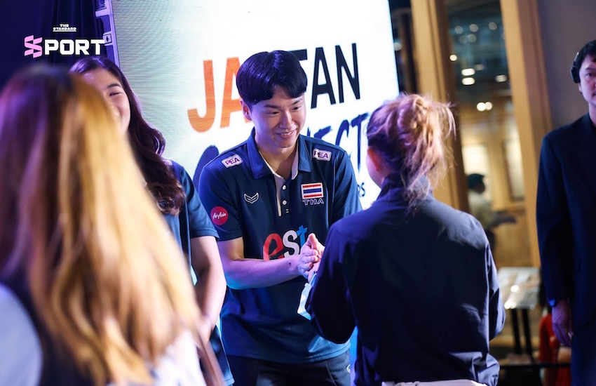 นักวอลเลย์บอลหญิงทีมชาติไทยร่วมกิจกรรมพบปะแฟนคลับในงาน JAS FAN CONNECT 7