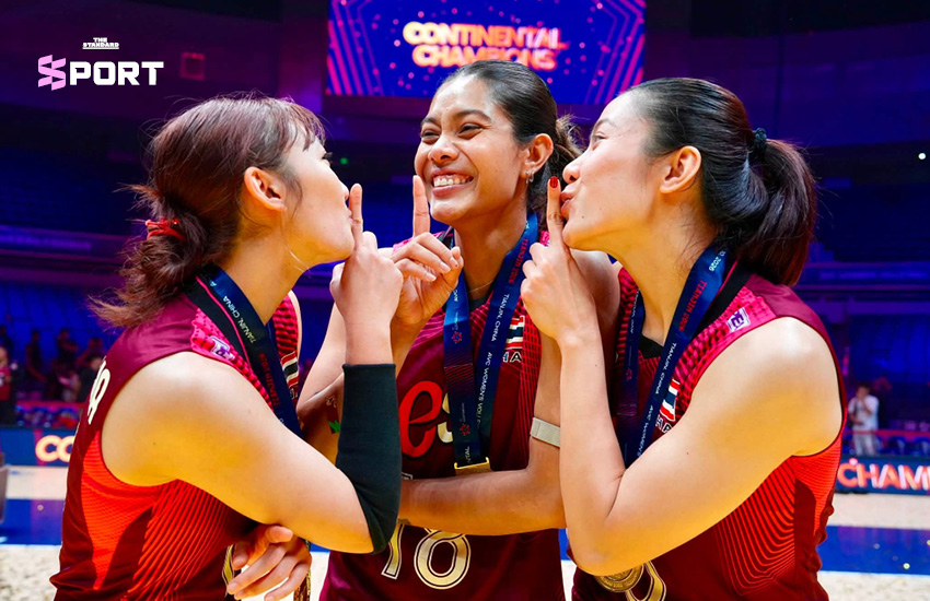 ภาพนักวอลเลย์บอลหญิงทีมชาติไทยกำลังฉลองชัยชนะหลังคว้าแชมป์เอเชีย 4