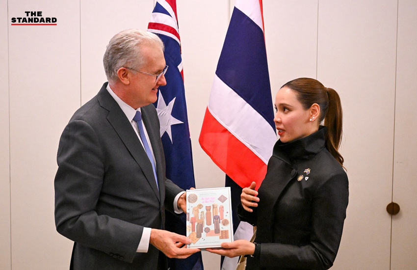 ซาบีดา ไทยเศรษฐ์ รมว.วัฒนธรรมไทย และ Tony Burke รมว.วัฒนธรรมออสเตรเลีย กำลังหารือ 1
