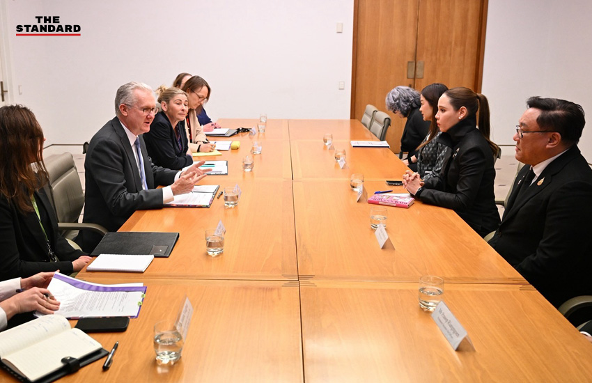 ซาบีดา ไทยเศรษฐ์ รมว.วัฒนธรรมไทย และ Tony Burke รมว.วัฒนธรรมออสเตรเลีย กำลังหารือ 3