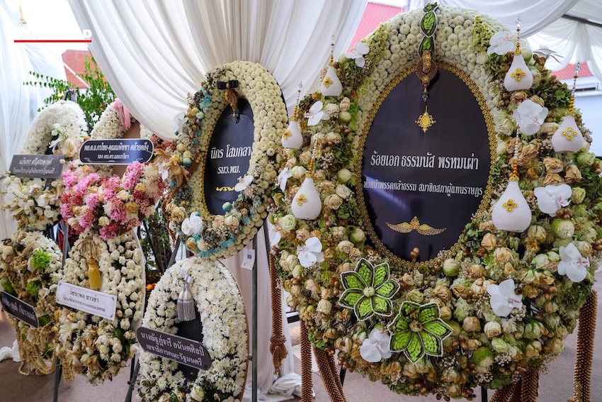 ทักษิณ ชินวัตร อดีตนายกรัฐมนตรี ร่วมพิธีสวดพระอภิธรรมศพ พล.ต.ท. ผ่อน ปลัดรักษา 14