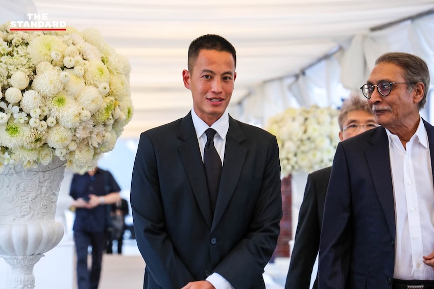 ทักษิณ ชินวัตร อดีตนายกรัฐมนตรี ร่วมพิธีสวดพระอภิธรรมศพ พล.ต.ท. ผ่อน ปลัดรักษา 6