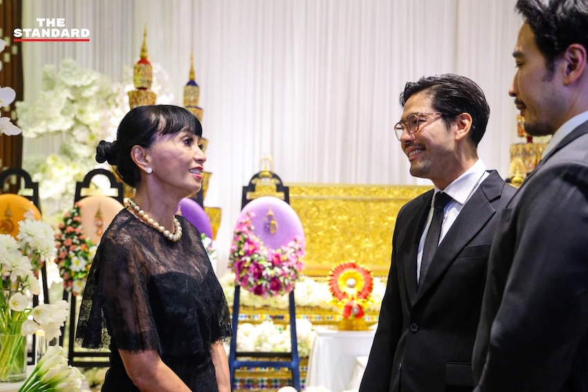 ทักษิณ ชินวัตร อดีตนายกรัฐมนตรี ร่วมพิธีสวดพระอภิธรรมศพ พล.ต.ท. ผ่อน ปลัดรักษา 7