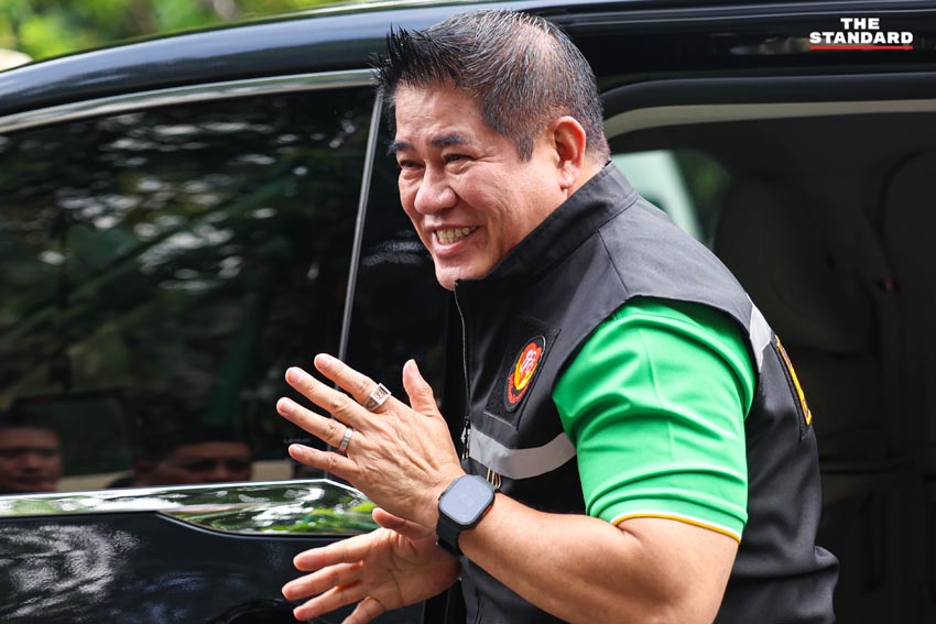 ร.อ.ธรรมนัส พรหมเผ่า มอบถุงยังชีพให้ผู้ประสบภัยเพลิงไหม้ 8