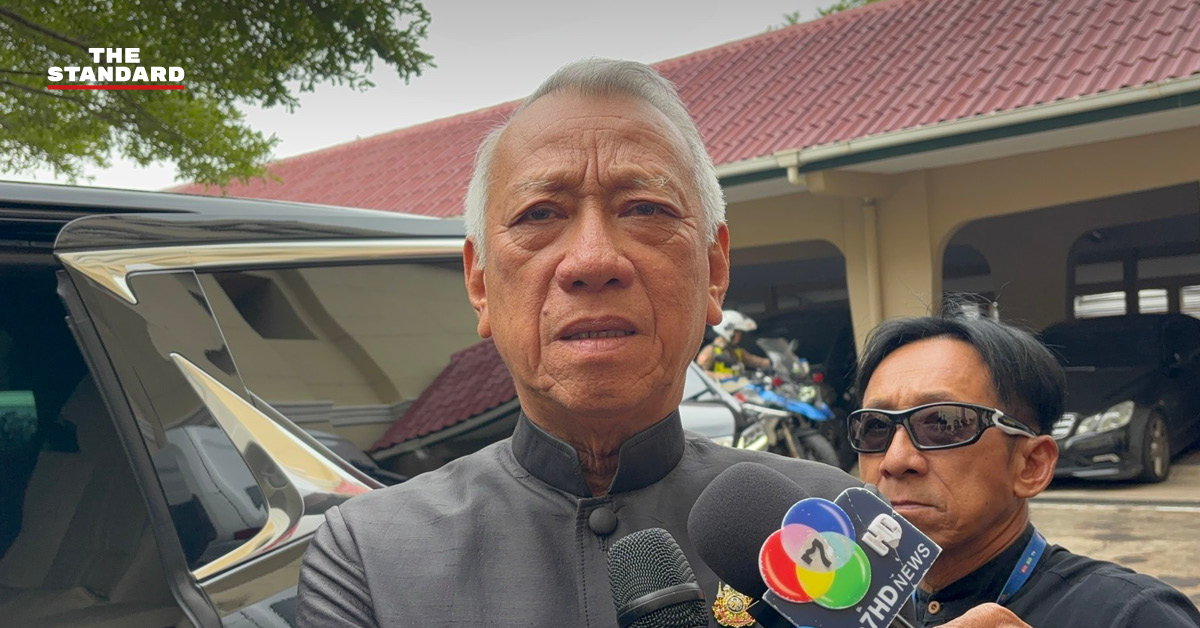 พิพัฒน์ รัชกิจประการ รมว.คมนาคม แถลงข่าวที่ทำเนียบรัฐบาล