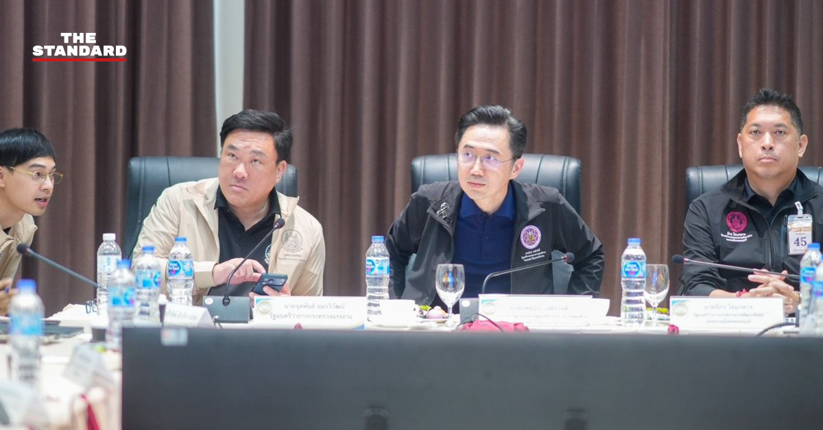 ภาพ ศ.ดร.ยศชนัน วงศ์สวัสดิ์ และรัฐมนตรีอีก 2 ท่าน ขณะลงพื้นที่จังหวัดสงขลา