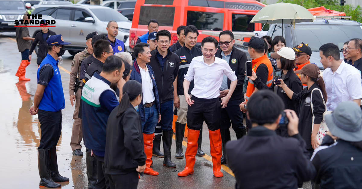 รองนายกฯ ยศชนัน พร้อมคณะลงเรือสำรวจพื้นที่น้ำท่วมสูงในจังหวัดน่าน