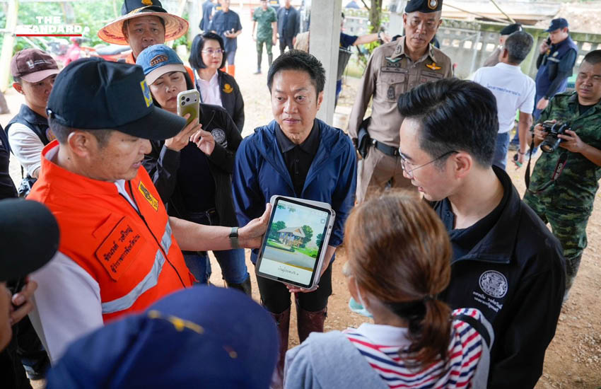 ศ.ดร.ยศชนัน วงศ์สวัสดิ์ รองนายกรัฐมนตรี ลงพื้นที่จังหวัดน่าน ติดตามสถานการณ์น้ำท่วมและให้กำลังใจชาวบ้าน 2