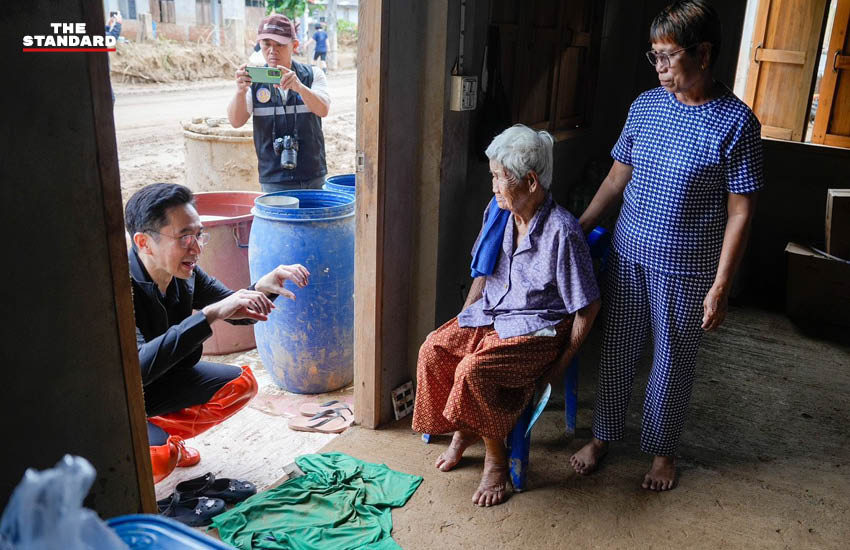 ศ.ดร.ยศชนัน วงศ์สวัสดิ์ รองนายกรัฐมนตรี ลงพื้นที่จังหวัดน่าน ติดตามสถานการณ์น้ำท่วมและให้กำลังใจชาวบ้าน 6