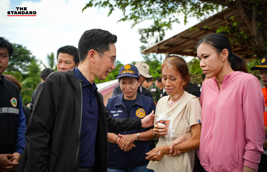 ศ.ดร.ยศชนัน วงศ์สวัสดิ์ รองนายกรัฐมนตรี เดินสำรวจความเสียหายจากน้ำท่วมในพื้นที่ อ.ปัว จ.น่าน 1