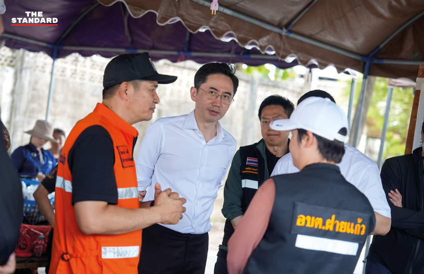 ศ.ดร.ยศชนัน วงศ์สวัสดิ์ รองนายกรัฐมนตรี ลงพื้นที่มอบถุงยังชีพและให้กำลังใจผู้ประสบภัยน้ำท่วมที่จังหวัดน่าน 2