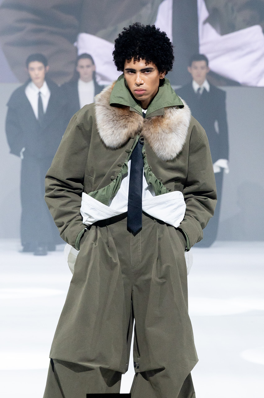 ภาพนางแบบเดินแบบบนรันเวย์ในงานแฟชั่นโชว์ 10 Asian Designers To Watch 2