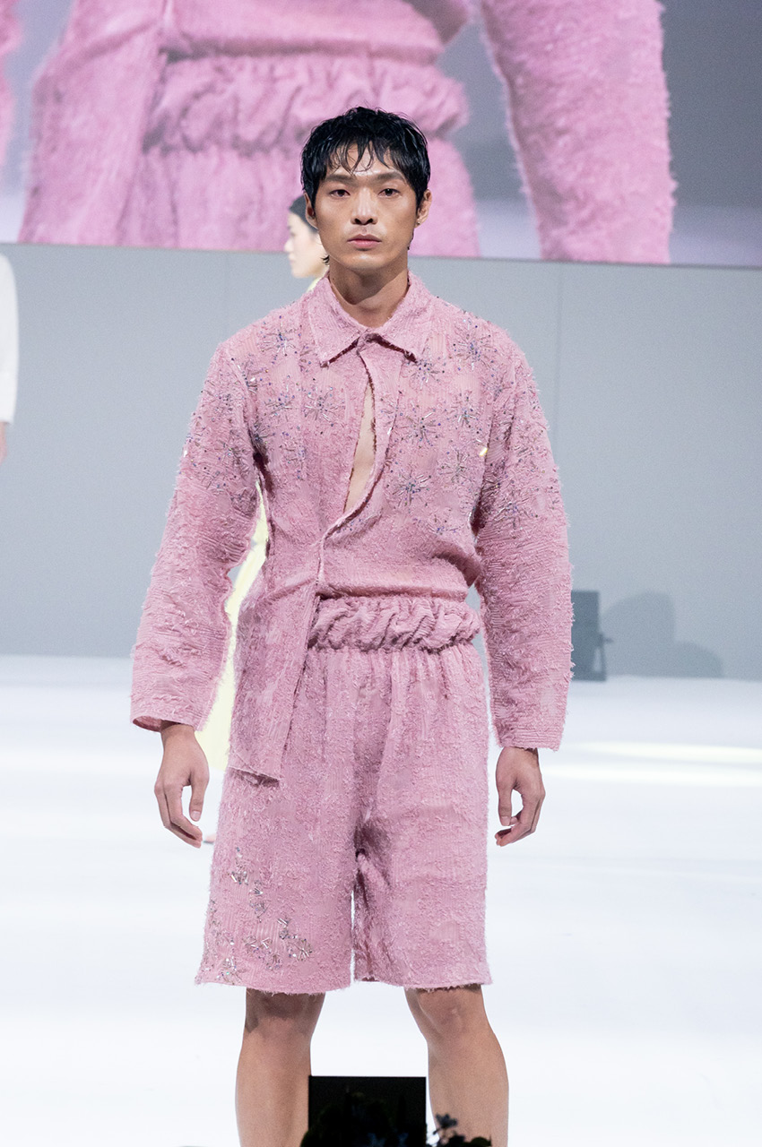 ภาพนางแบบเดินแบบบนรันเวย์ในงานแฟชั่นโชว์ 10 Asian Designers To Watch 5
