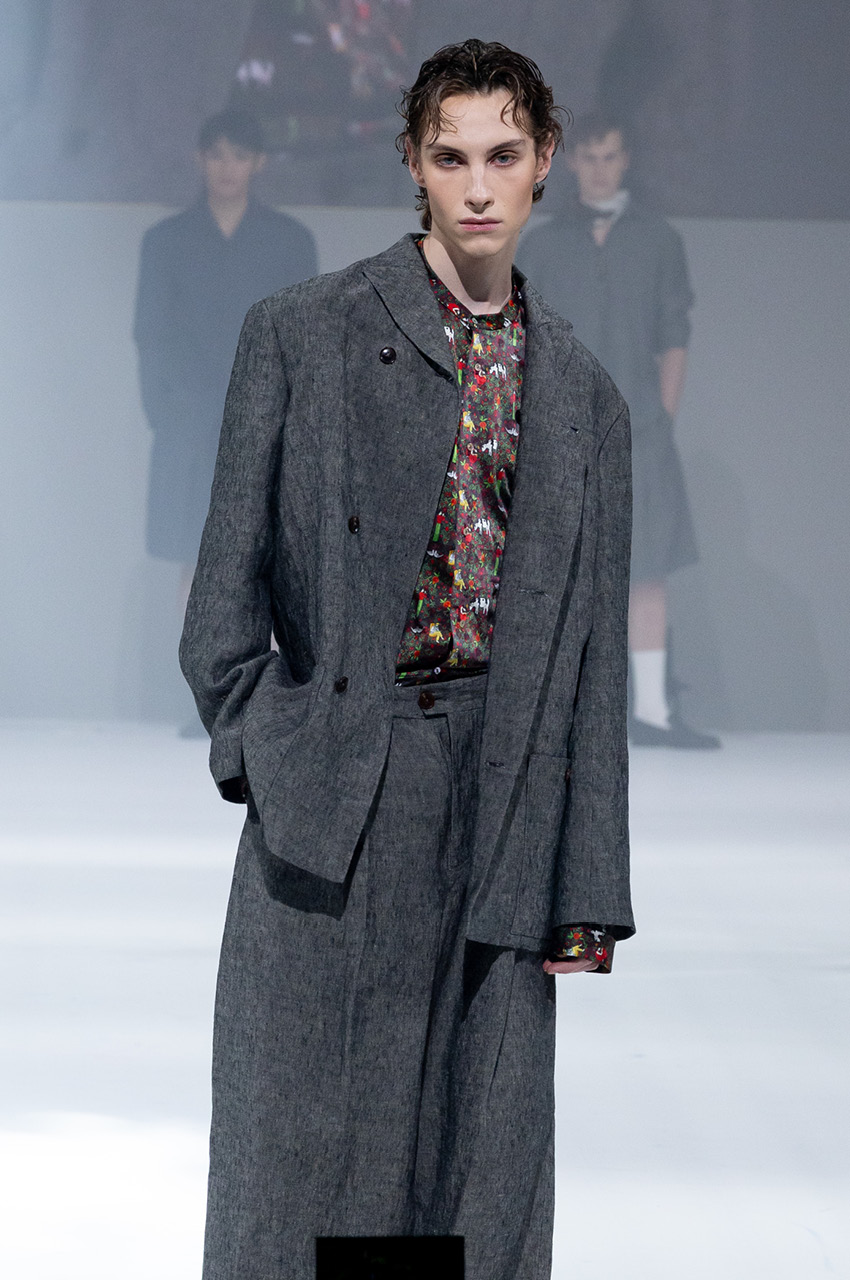 ภาพนางแบบเดินแบบบนรันเวย์ในงานแฟชั่นโชว์ 10 Asian Designers To Watch 6