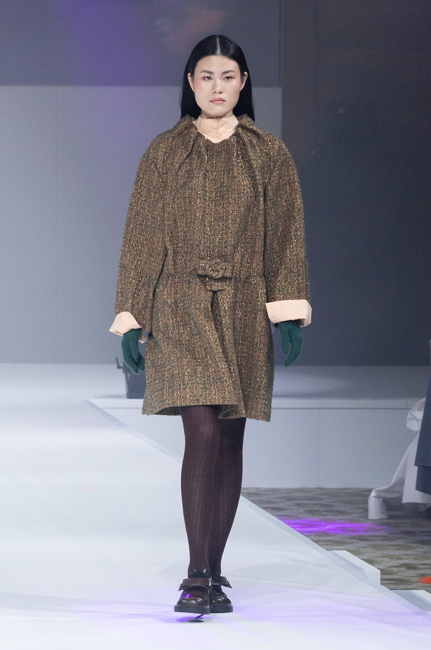 ภาพนางแบบเดินแบบบนรันเวย์ในงานแฟชั่นโชว์ 10 Asian Designers To Watch 7